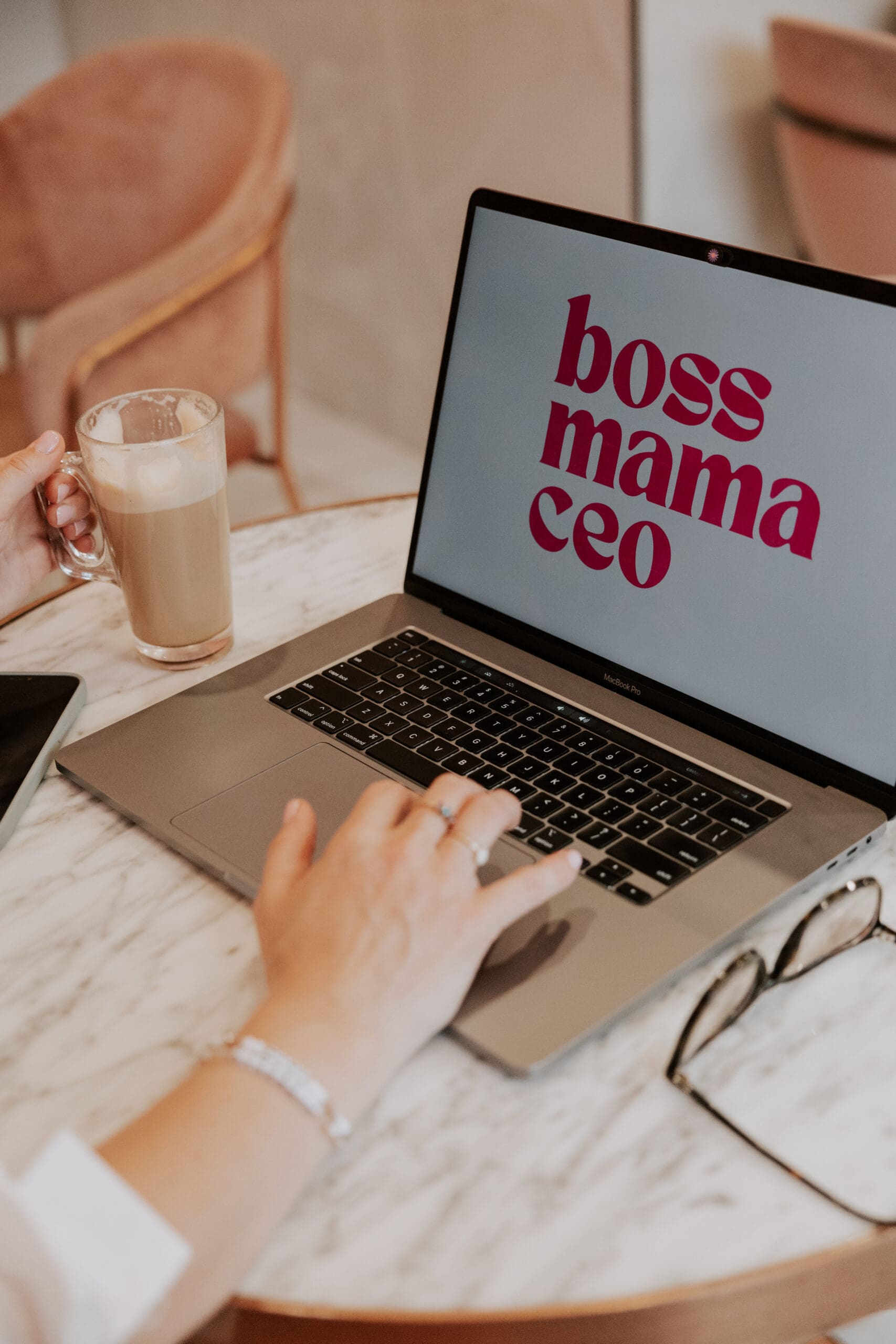 Boss Mama CEO logo